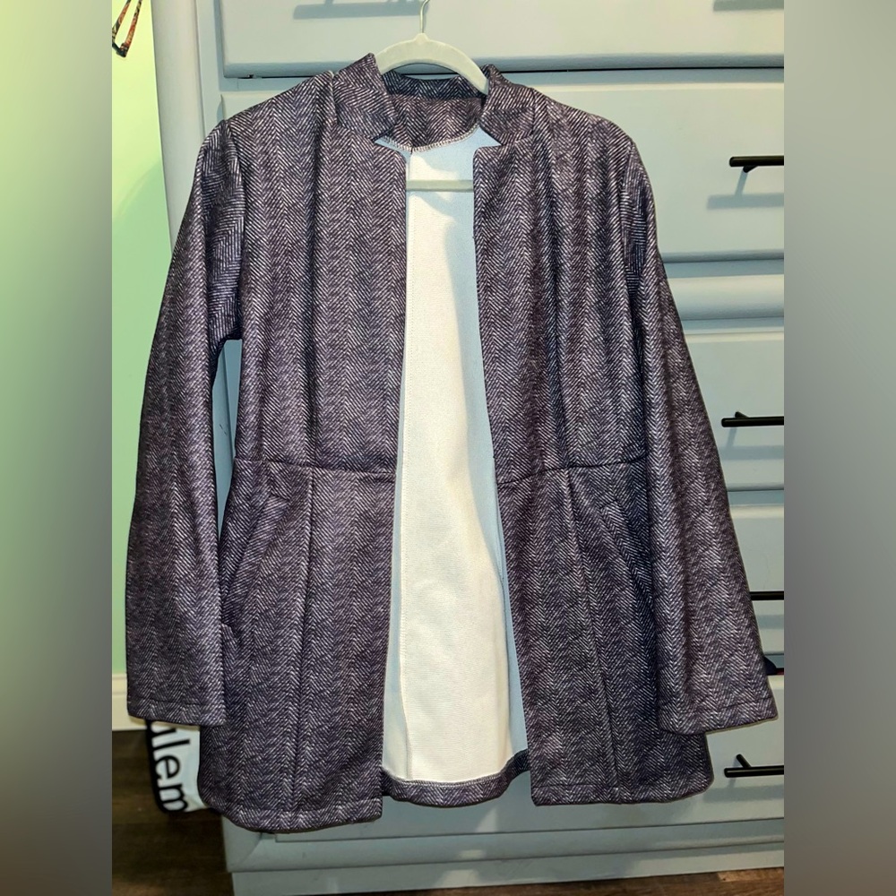 Women’s blazer jacket with pockets!! Super cute pattern